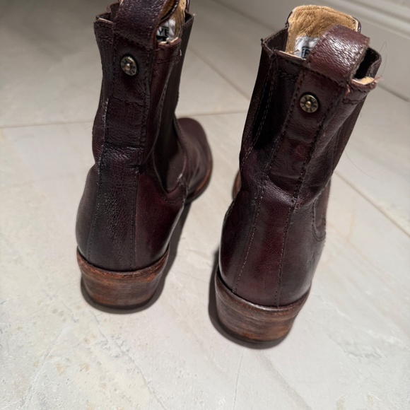 FRYE Carson Chelsea Ankle Boot Dark Brown Size 7.5 - Picture 2 of 7